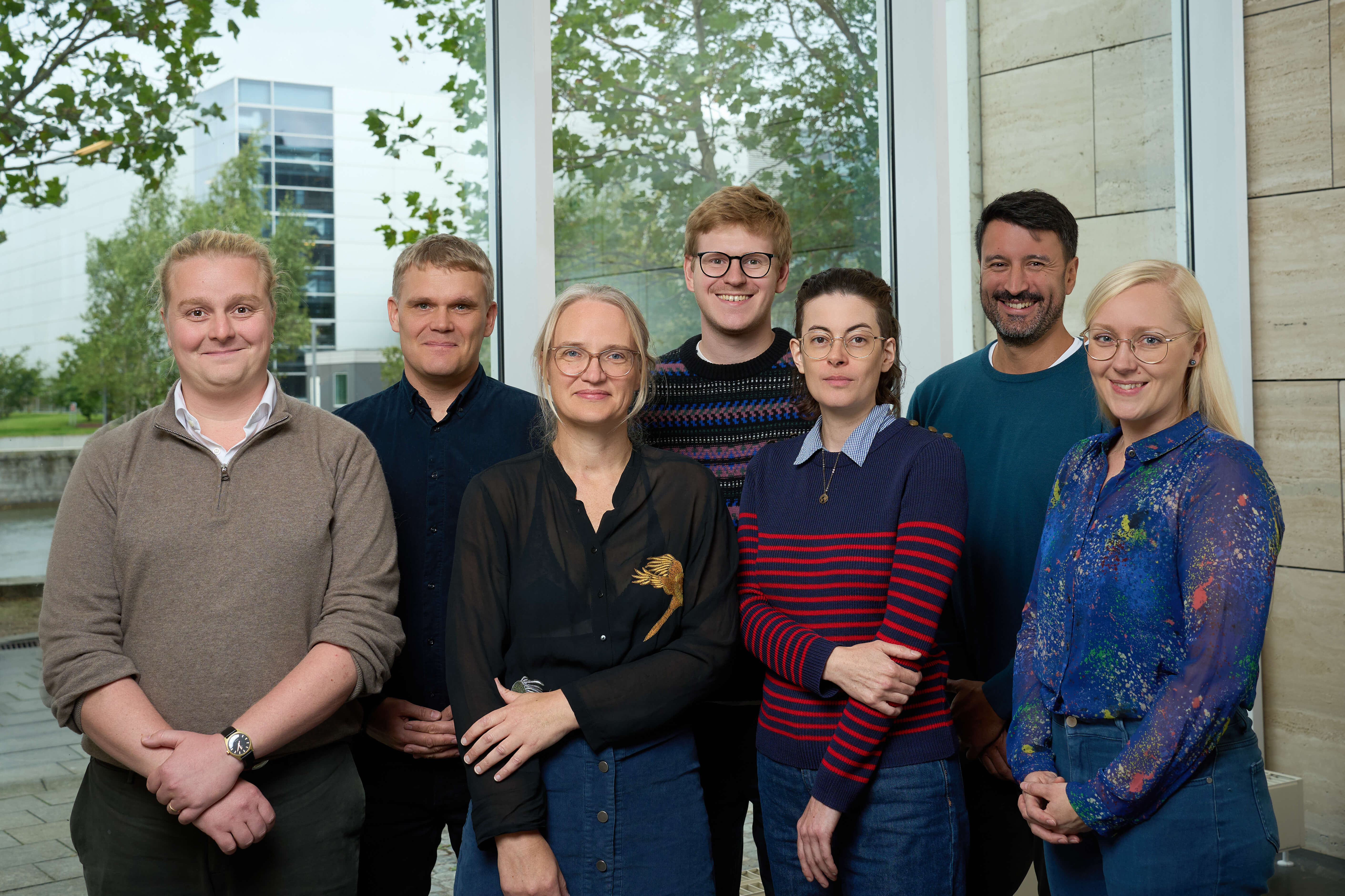 From left to right: Associate professor Sanne Larsen, PhD fellow Kasper Engholm Jelby, assistant professor Rafael Lomeu Gomes, professor Janus Mortensen and project coordinator Sofie E. A. Søndergaard.